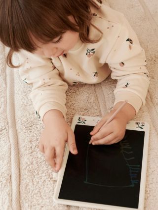 20 % sleva na hračky končí už o půlnoci! ✨ Ještě stále máte šanci nakoupit krásné dárky pod stromeček 🥰🎄🎁